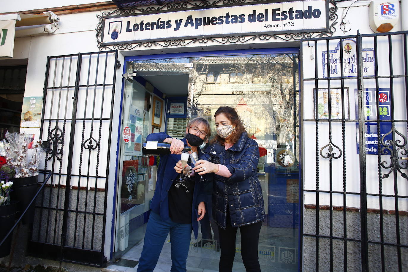 Alegría por partida doble en Granada capital con el Gordo y el cuarto premio.