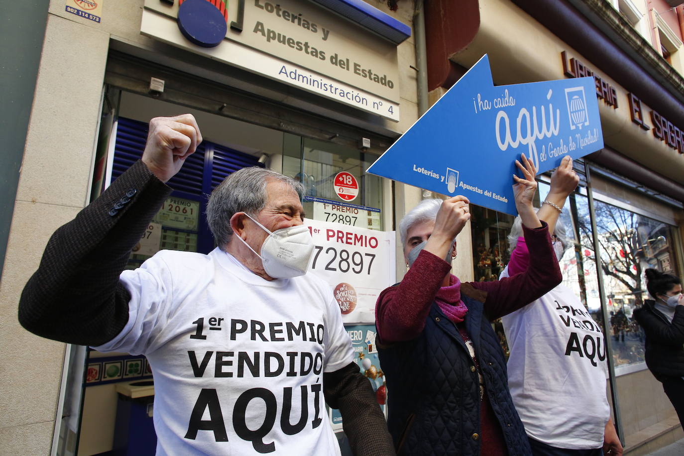 Alegría por partida doble en Granada capital con el Gordo y el cuarto premio.