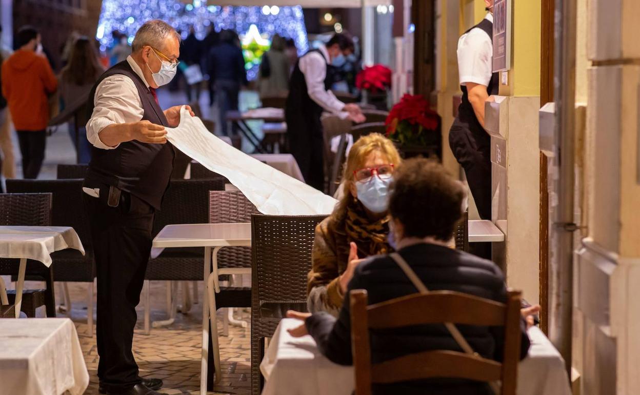 Andalucía sube su tasa de incidencia ocho puntos en un solo día justo antes de Nochebuena. 