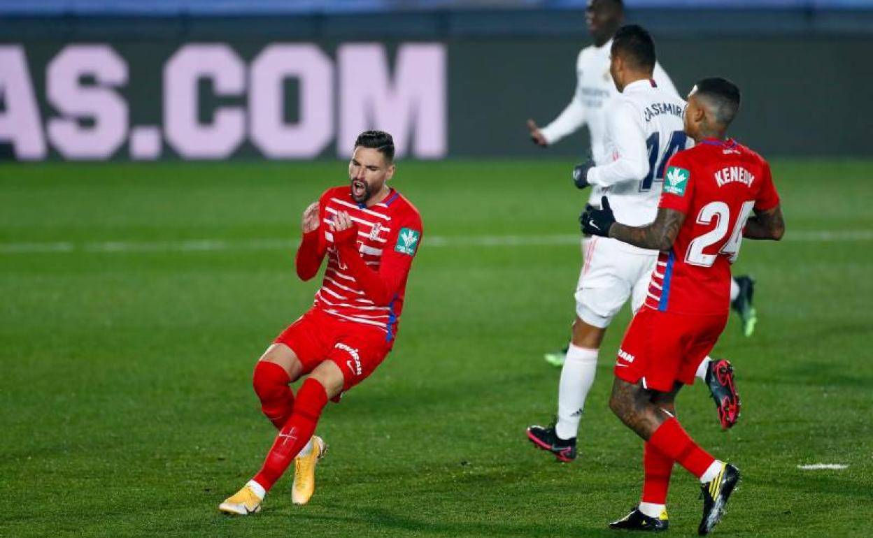 Antonio Puertas lamenta la ocasión de la que dispuso al comienzo del partido. 