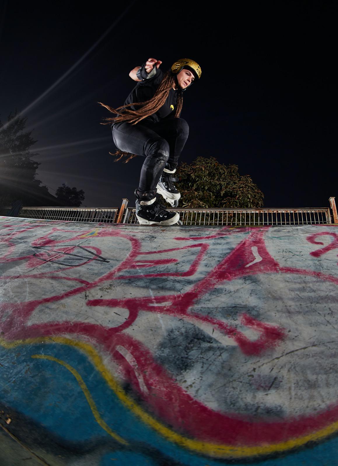 Emi Parejo muestra de lo que es capaz con sus patines