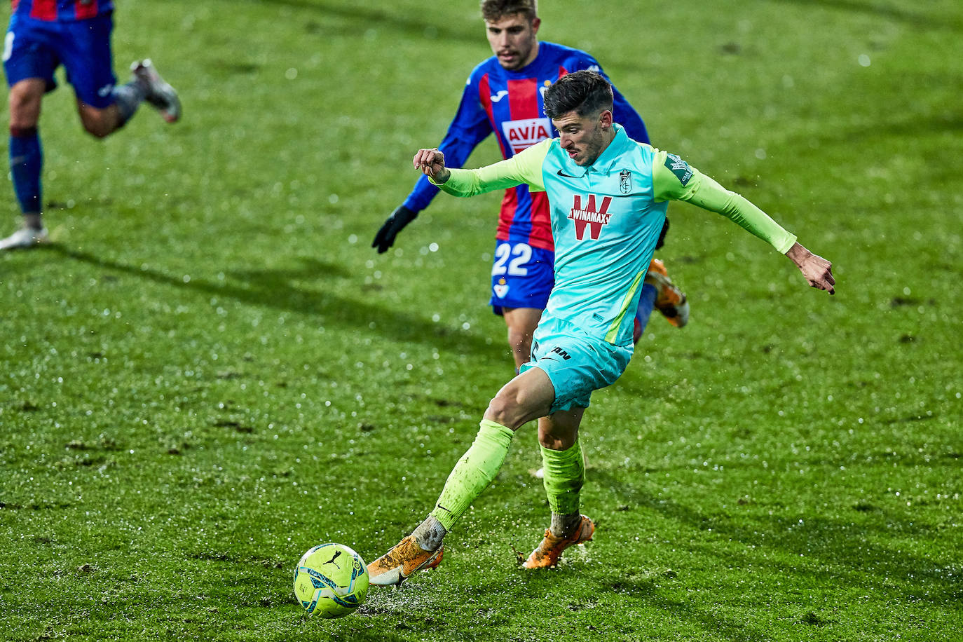 El Granada se bate con el Eibar y el frío en tierras guipuzcoanas.