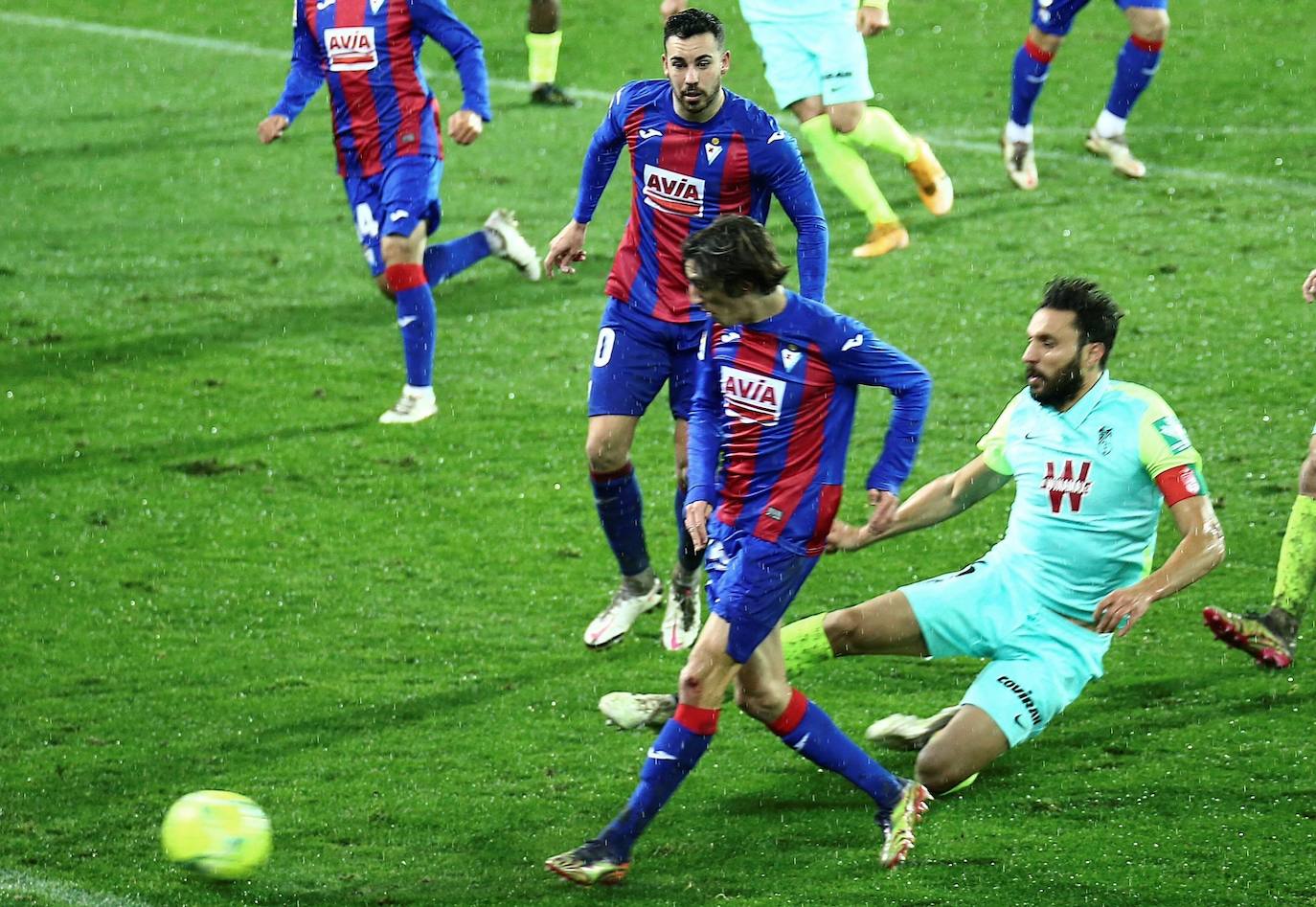 El Granada se bate con el Eibar y el frío en tierras guipuzcoanas.