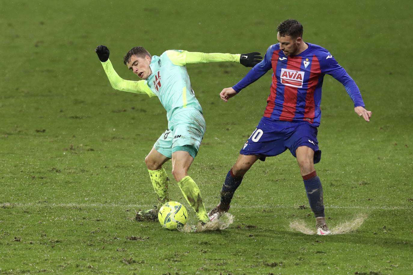 El Granada se bate con el Eibar y el frío en tierras guipuzcoanas.