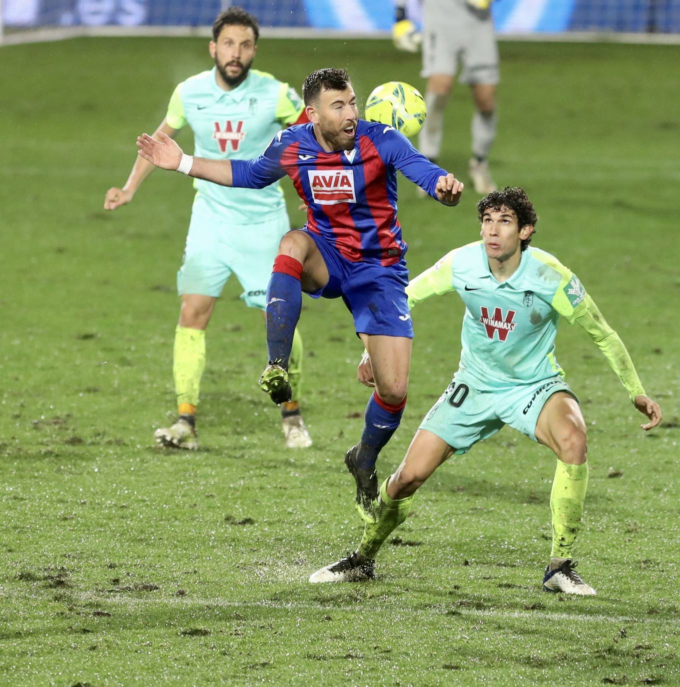 El Granada se bate con el Eibar y el frío en tierras guipuzcoanas.