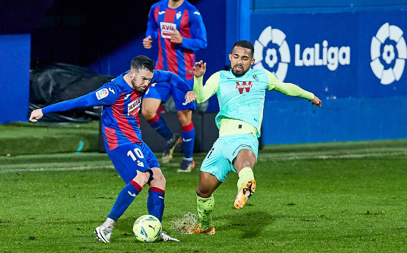 El Granada se bate con el Eibar y el frío en tierras guipuzcoanas.