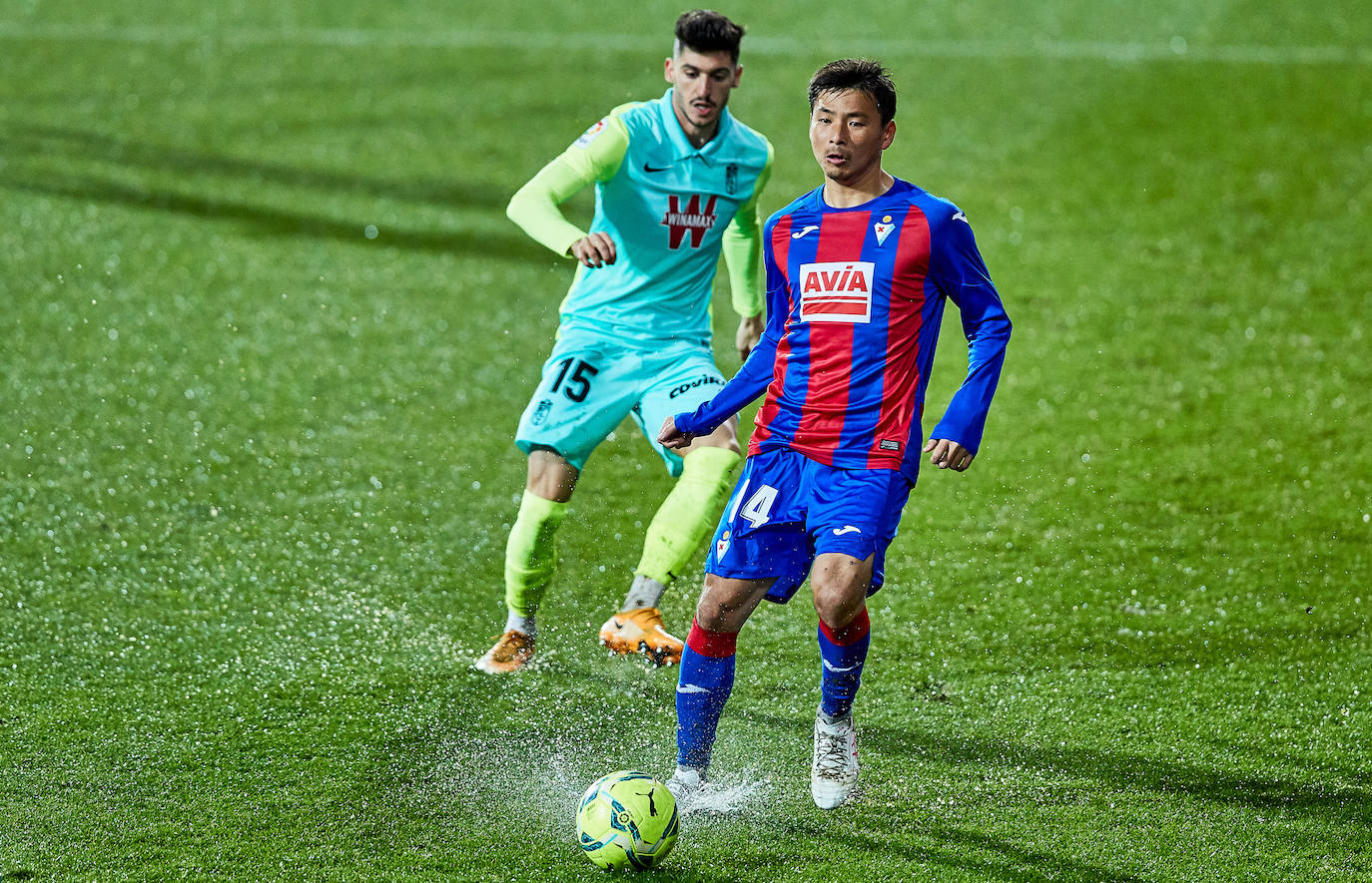 El Granada se bate con el Eibar y el frío en tierras guipuzcoanas.