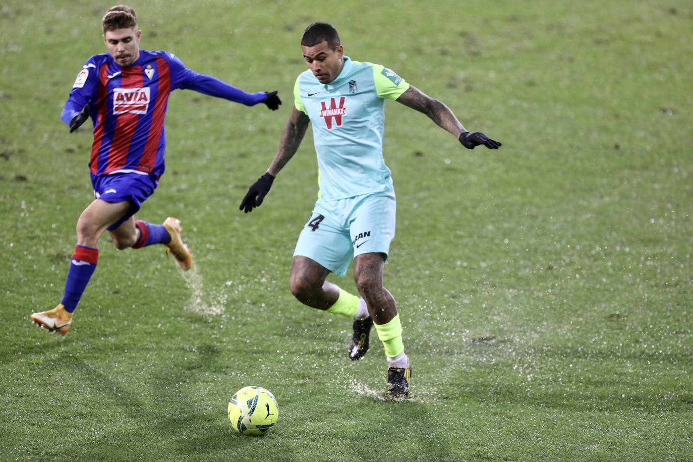 El Granada se bate con el Eibar y el frío en tierras guipuzcoanas.