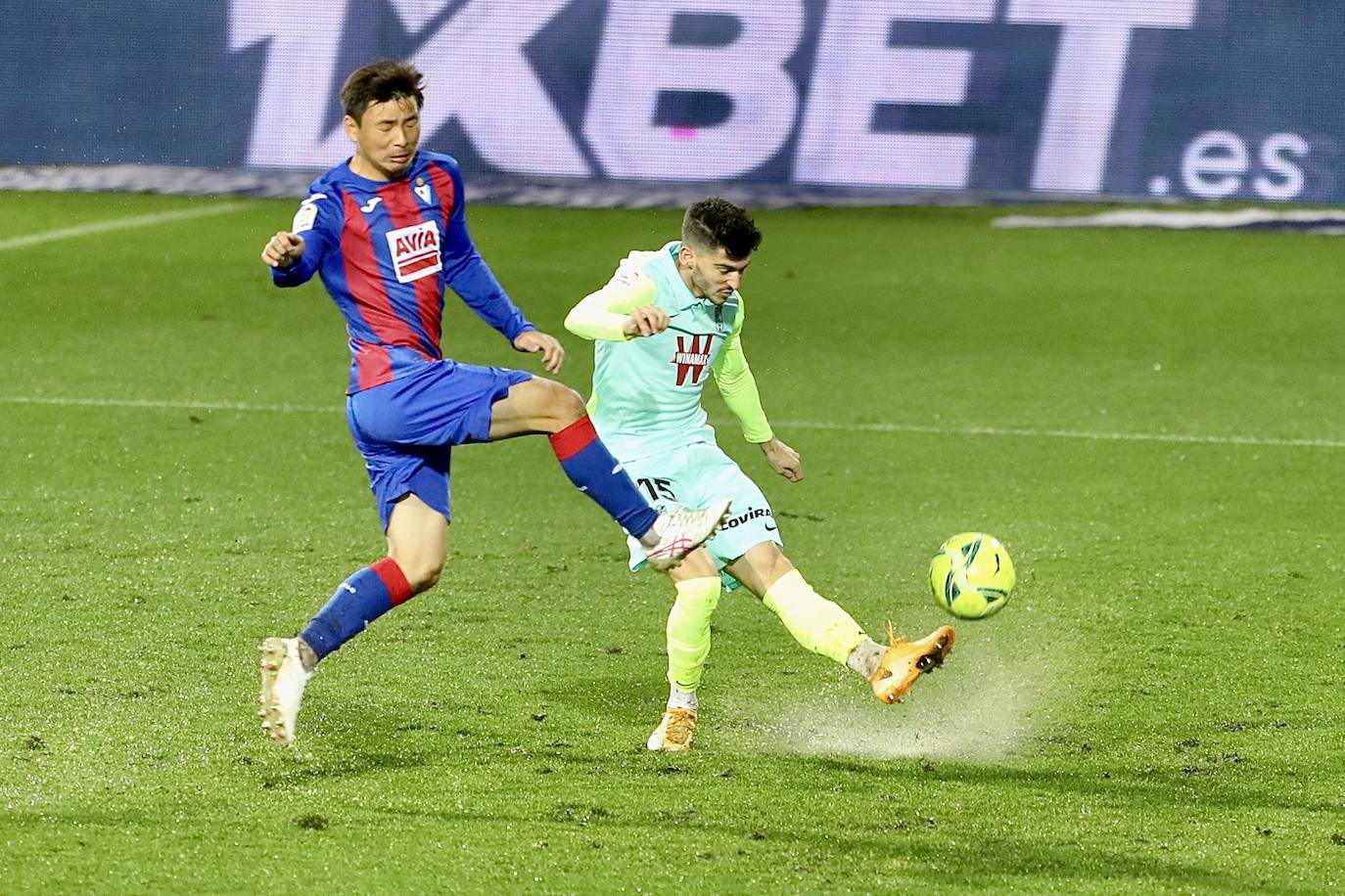 El Granada se bate con el Eibar y el frío en tierras guipuzcoanas.