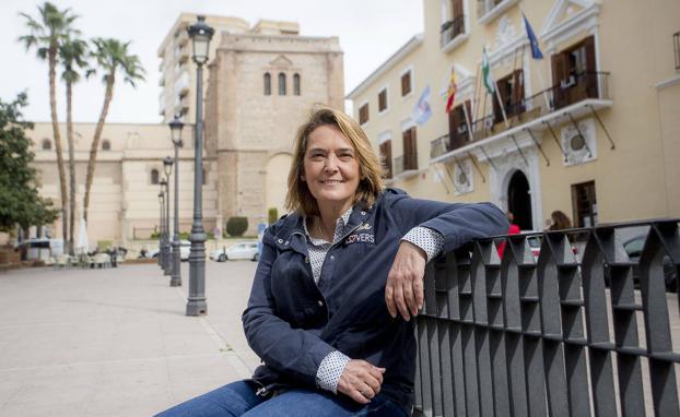 La alcaldesa de Motril celebra que el Puerto de Motril pueda competir ya con Málaga y Almería con la línea a Melilla