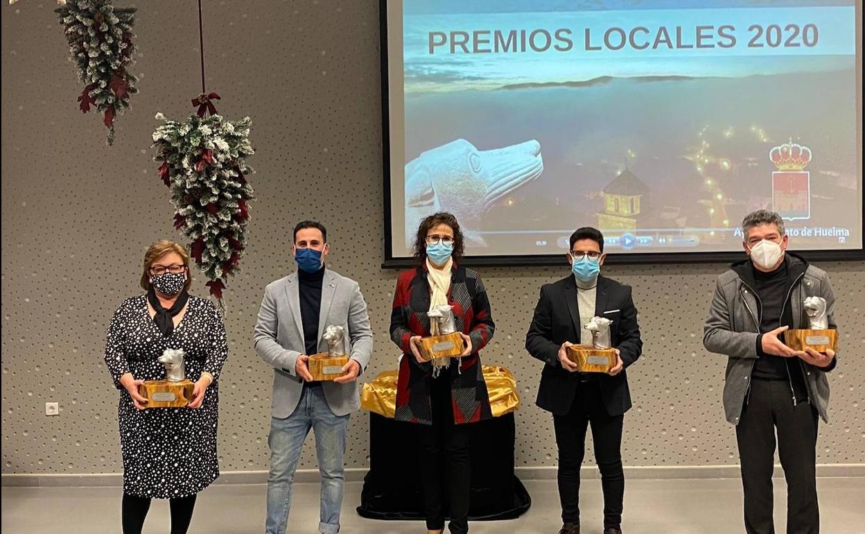 Foto de familia de los galardonados al cierre del acto.