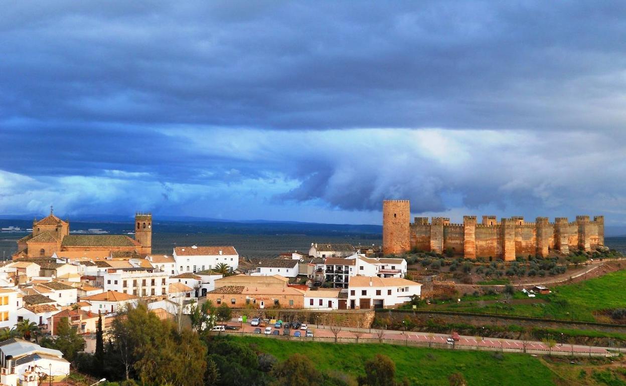 La localidad cuenta con uno de los castillos más antiguos y mejor conservados de Europa.