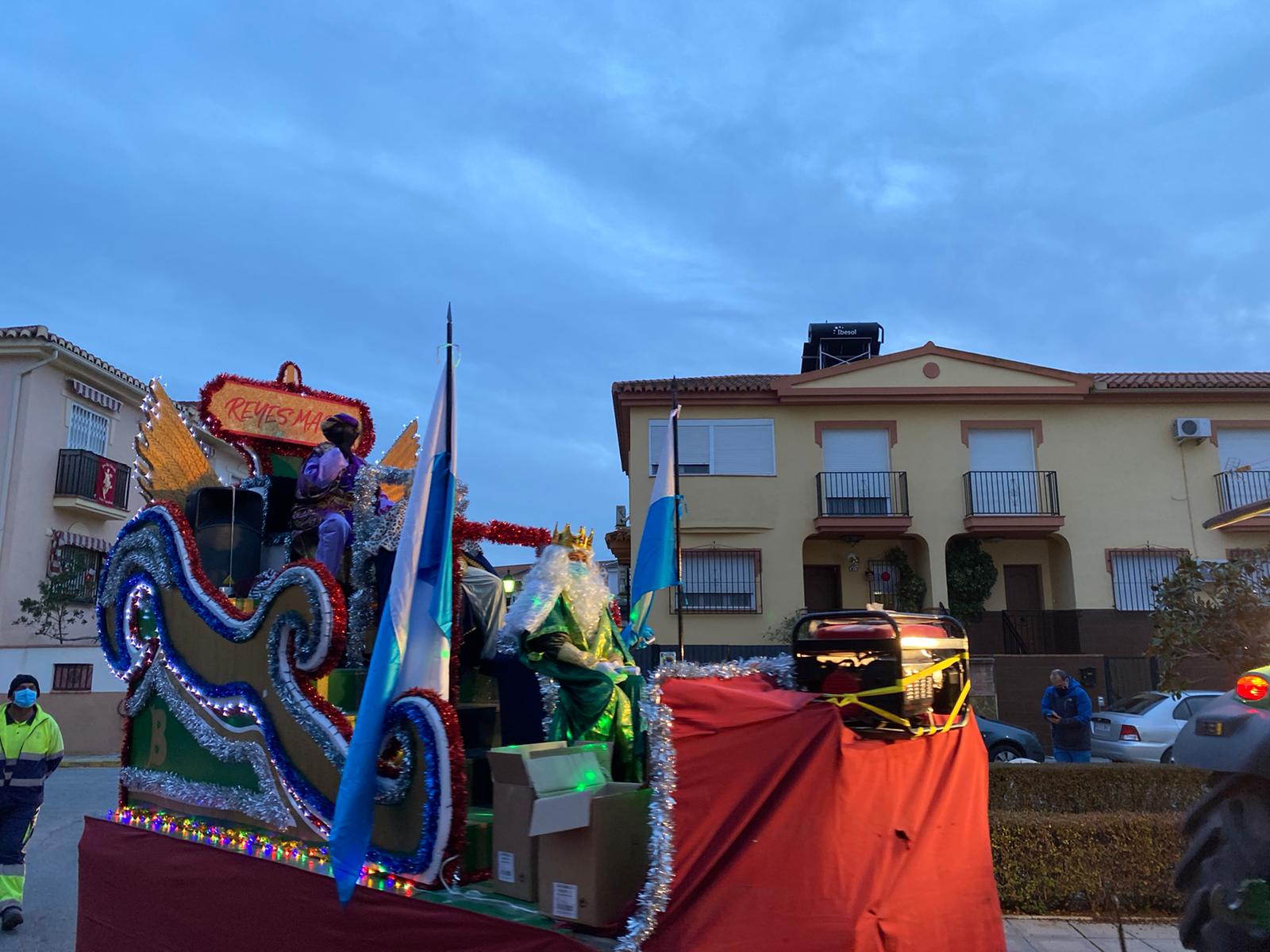 Aunque con medidas de seguridad, Vegas del Genil no ha querido dejar la localidad sin cabalgata tradicional.