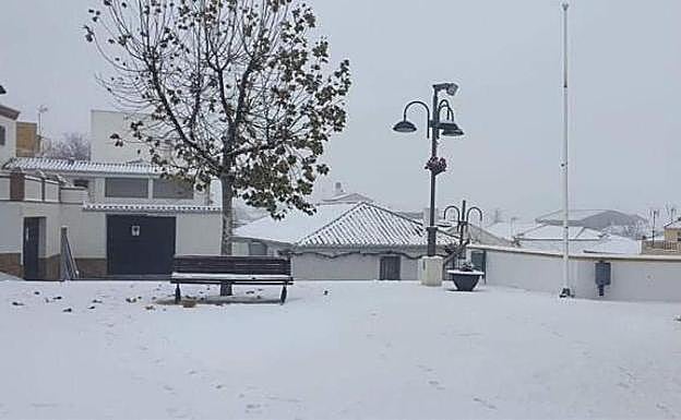 Imagen principal - Temporal en Granada | Primeras nieves de &#039;Filomena&#039; en la provincia