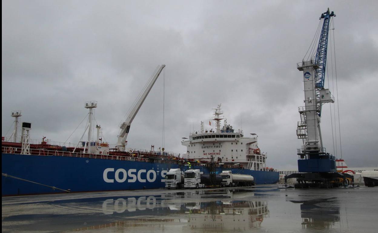 El Puerto de Motril mueve un 60% más de mercancías en la primera semana del año