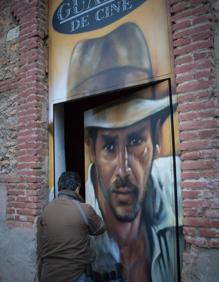 Imagen secundaria 2 - El cocherón se ha habilitado como un pequeño museo del cine. 