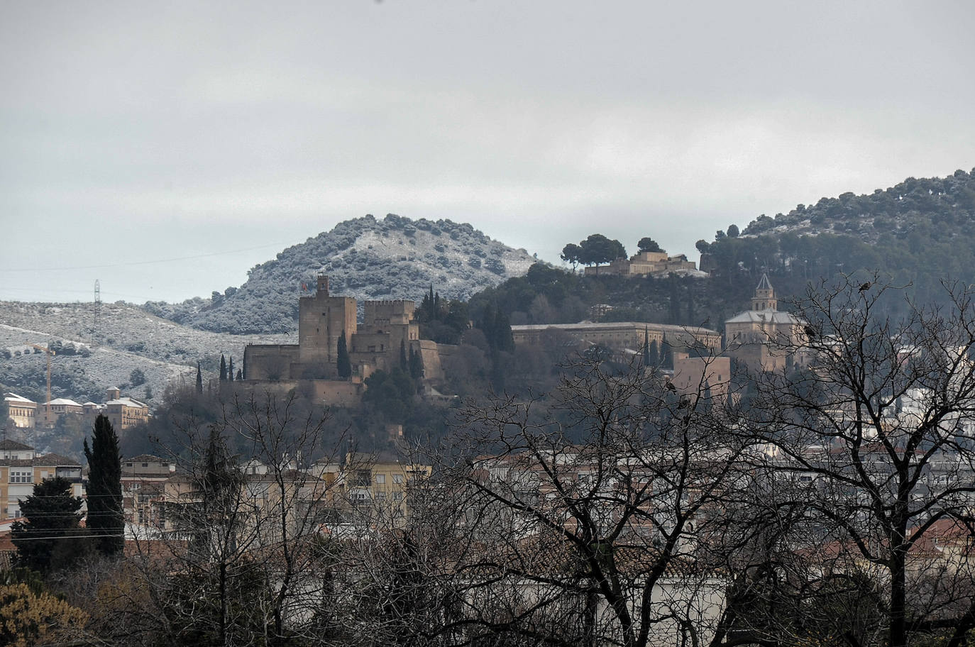 La capital y su área Metropolitana han amenecido con zonas de blanco este domingo