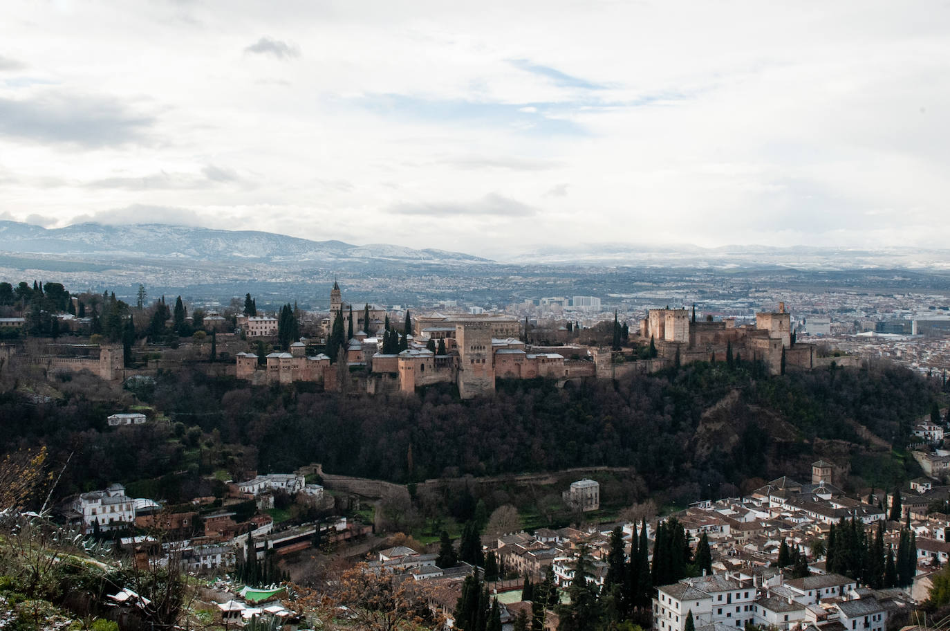 La capital y su área Metropolitana han amenecido con zonas de blanco este domingo