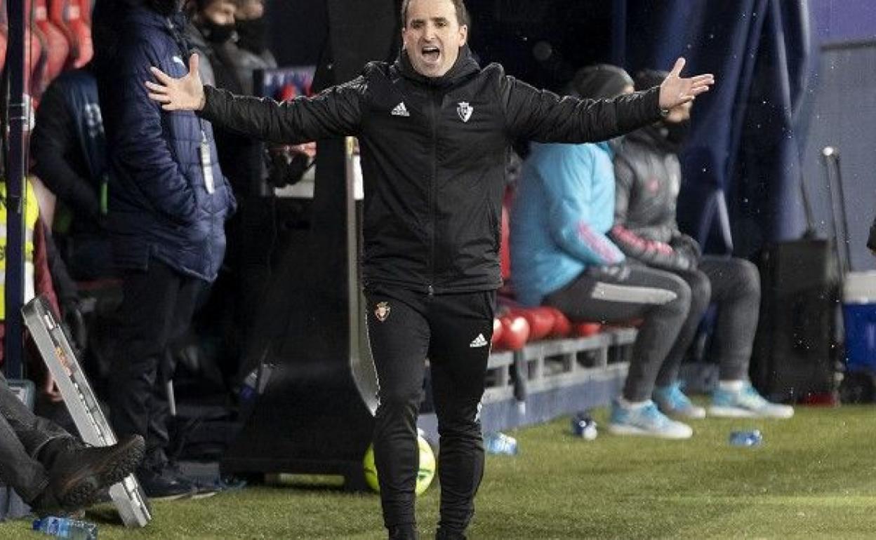 Jagoba Arrasate protesta una acción en el partido contra el Real Madrid. 