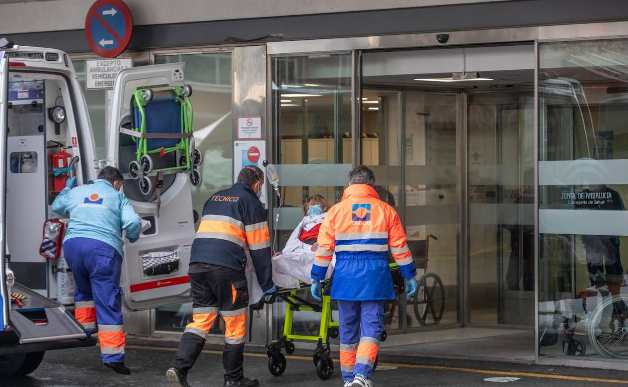 Granada está ya en cifras de la segunda ola pero con el doble de pacientes en UCI