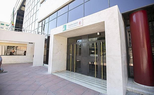 Un año de cárcel por fracturarle la órbita ocular de una patada en una popular discoteca de Granada