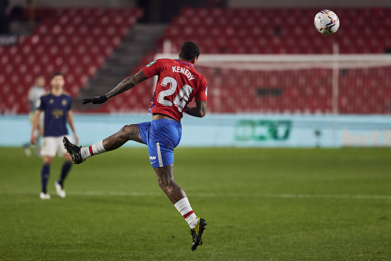 Luis Súarez, Germán y Gonalons celebran el 1-0, anotado por el delantero colombiano.