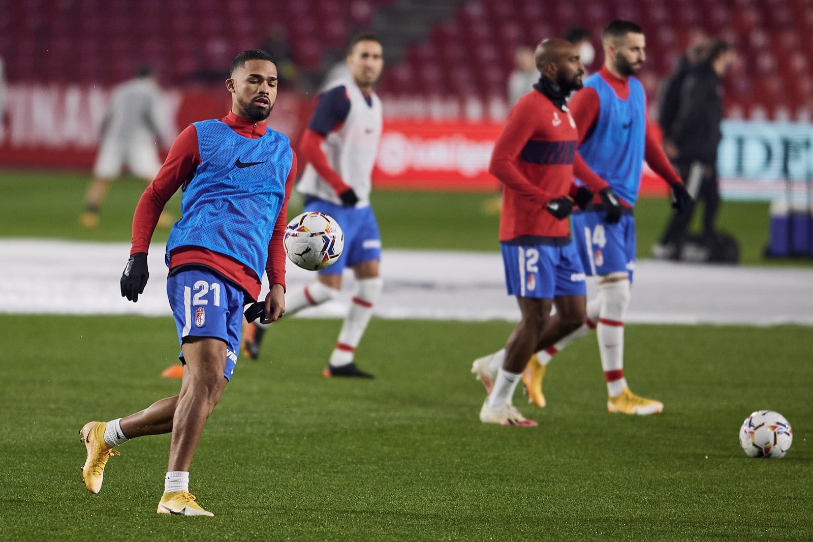 Luis Súarez, Germán y Gonalons celebran el 1-0, anotado por el delantero colombiano.