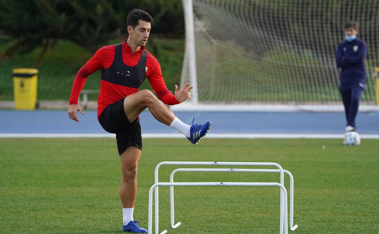 César de la Hoz apuesta por, con la ilusión existente en el equipo, pelear por dar la talla y superar a un Alavés motivado. 