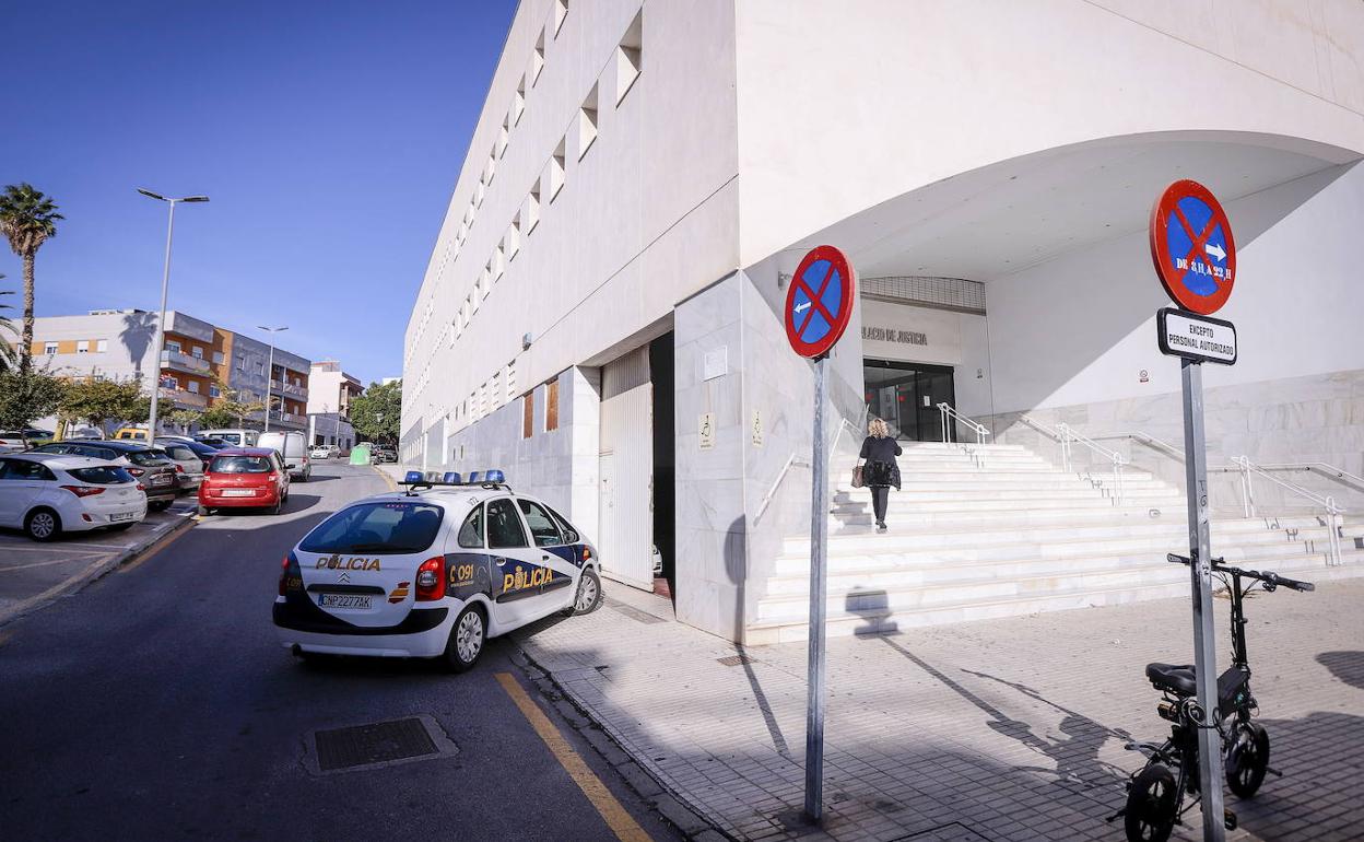El caso se está tramitando en este edificio judicial de Motril. 