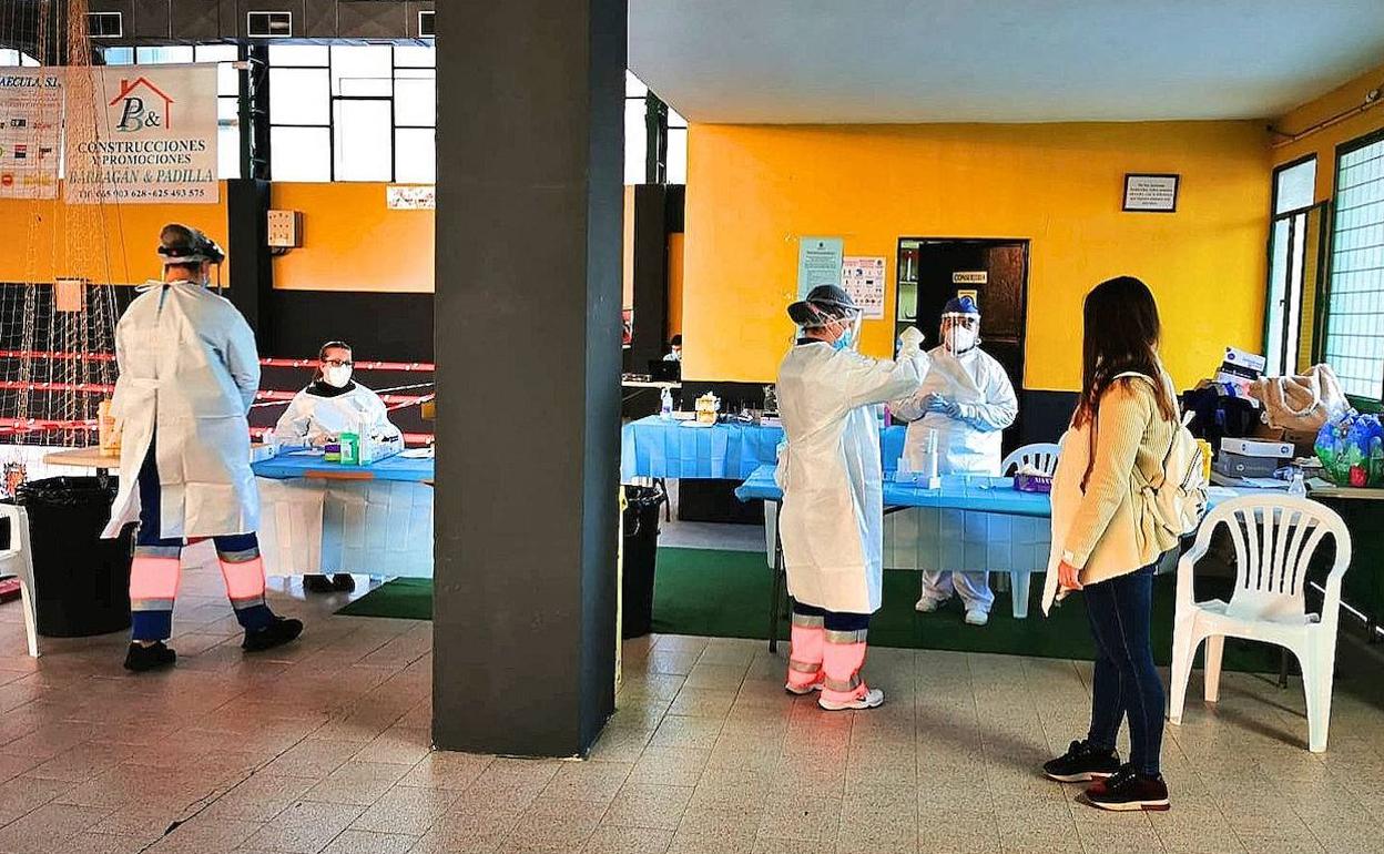 Cribado masivo en Bailén; más de una veintena de municipios de Jaén se han sometido ya a test masivos. 