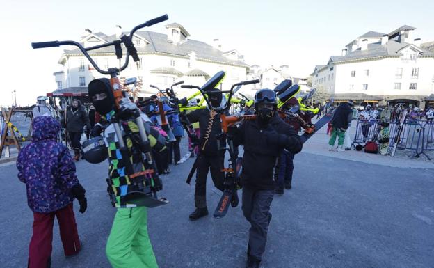 La gente subió a Sierra nevada para disfrutar de una jornada espectacular.