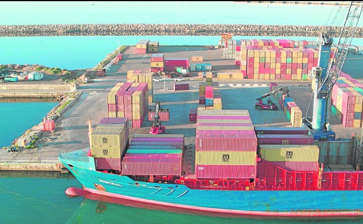 La Autoridad Portuaria amplía la terminal de contenedores del recinto de Almería