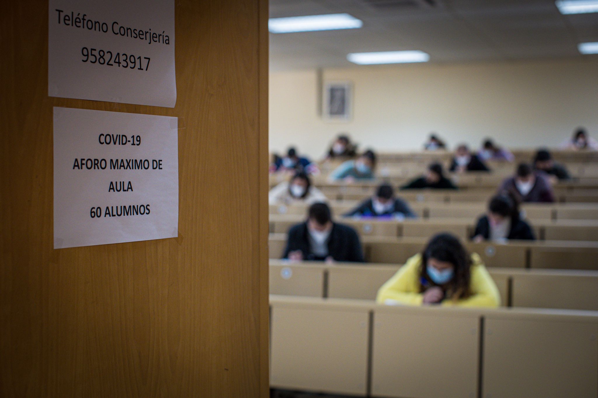 Los estudiantes acuden a los primeros exámenes pese a la apuesta de la UGR por pruebas «preferentemente no presenciales»