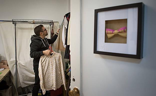 Comprobando el vestuario. 