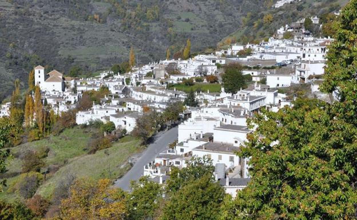 Vistas del municipio alpujarreño de Bubión. que ha disparado su tasa por tres casos de Covid.