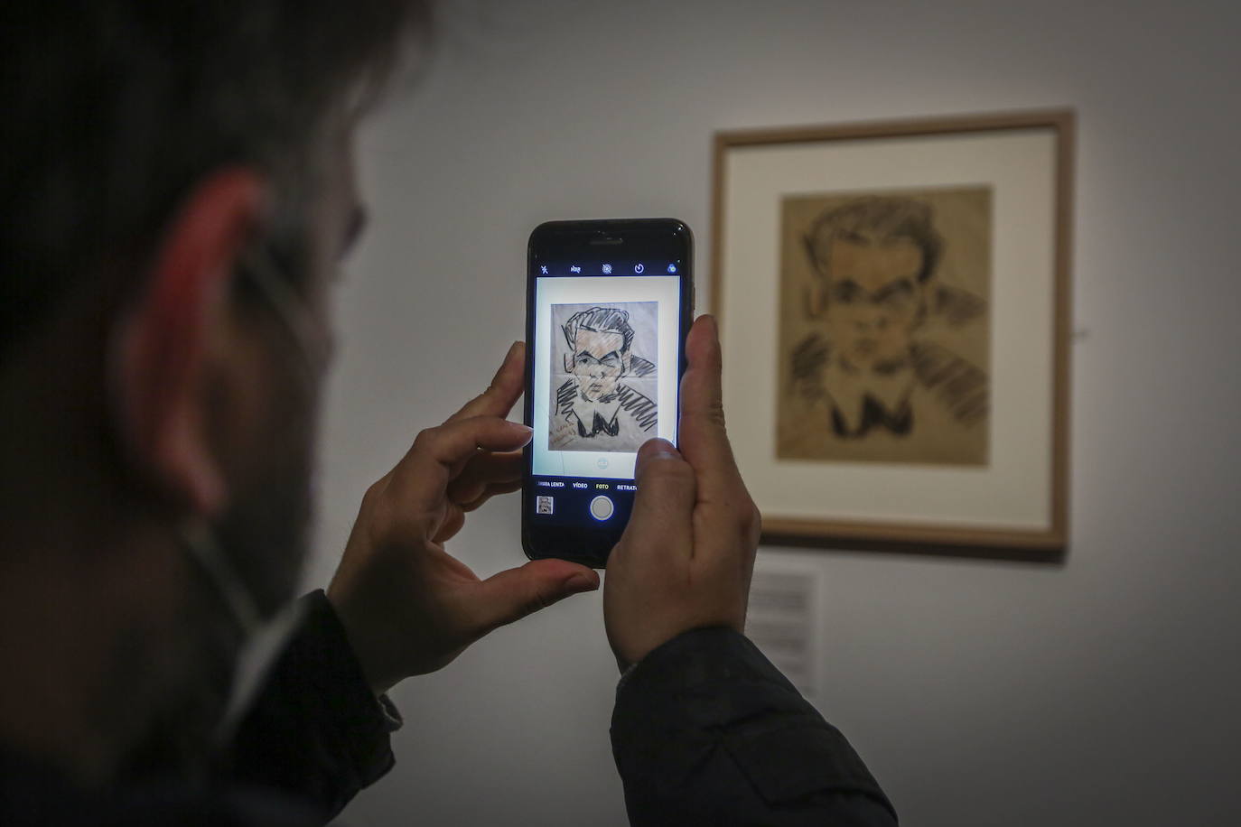 La exposición sobre 'El maleficio de la mariposa' se prorroga. 