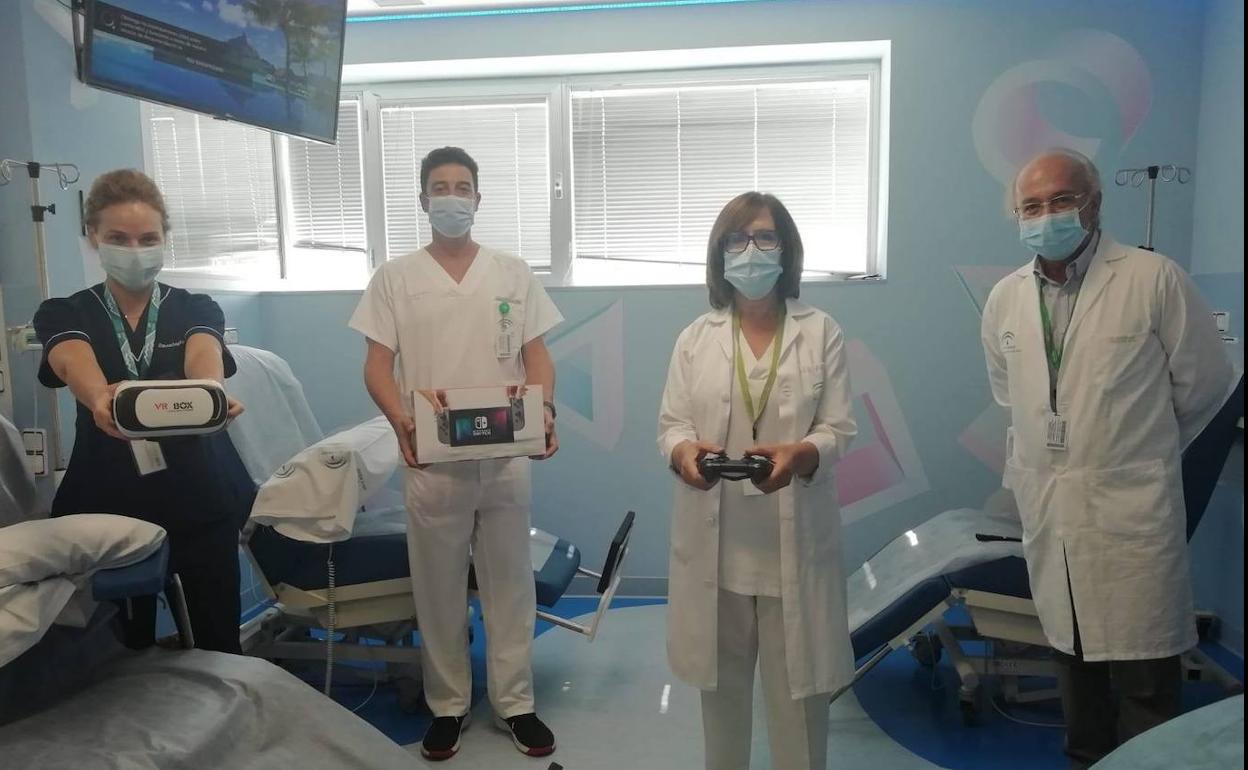 El Virgen de las Nieves combina videojuegos y quimioterapia gracias a la asociación que lleva Maruzzella Romero.