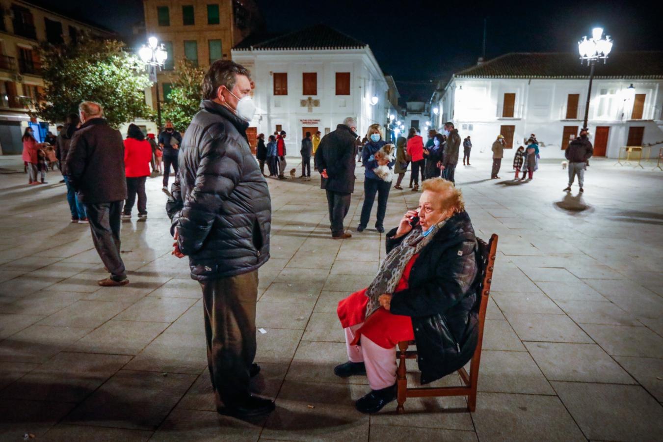 Cientos de personas, en las calles de Santa Fe tras los terremotos.