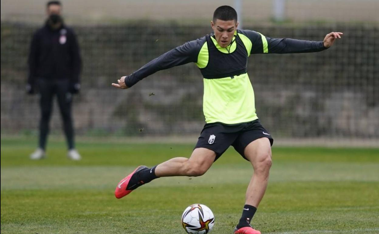 Nehuén Pérez, en el entrenamiento del lunes. 