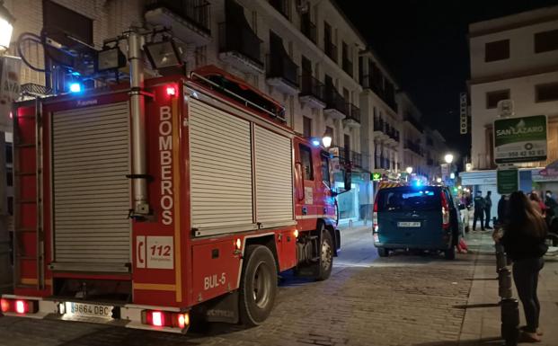 Una veintena de incidencias leves por daños en viviendas en Santa Fe, Atarfe, Maracena y Granada debido a los terremotos