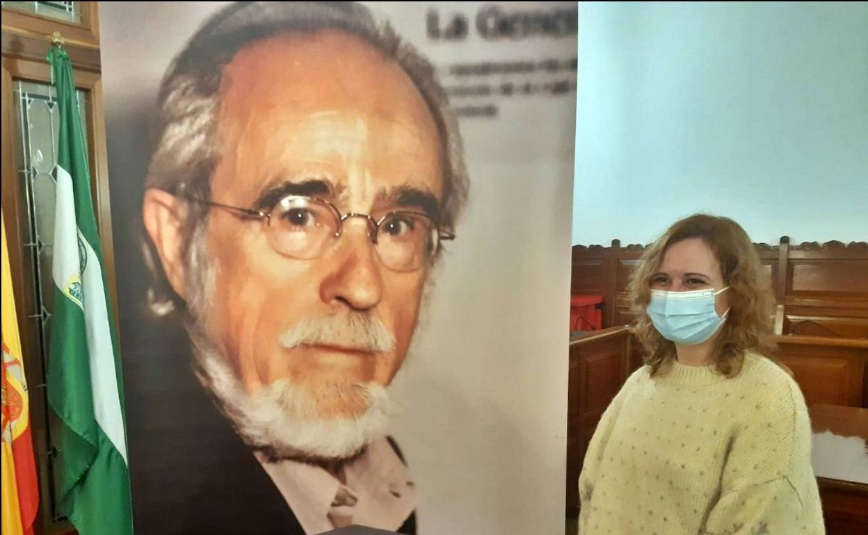 La concejala de Cultura, Fátima Pegalajar, en la presentación del certamen de carteles.