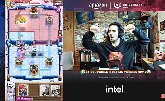 Anikilo juega en directo. 