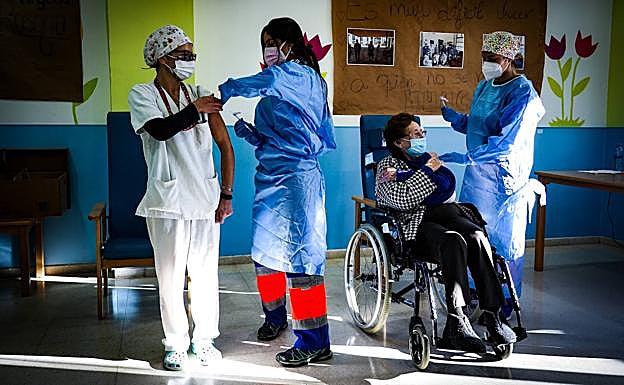 Vacunación en Residencia de Roquetas.