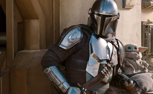 Imagen principal - 'The Mandalorian', arriba; 'Gambito de dama' y Ratched', abajo.