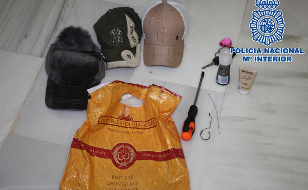 Sucesos en Granada | Detenida una pareja que se desplazaba de Madrid a Granada para robar en farmacias y locales