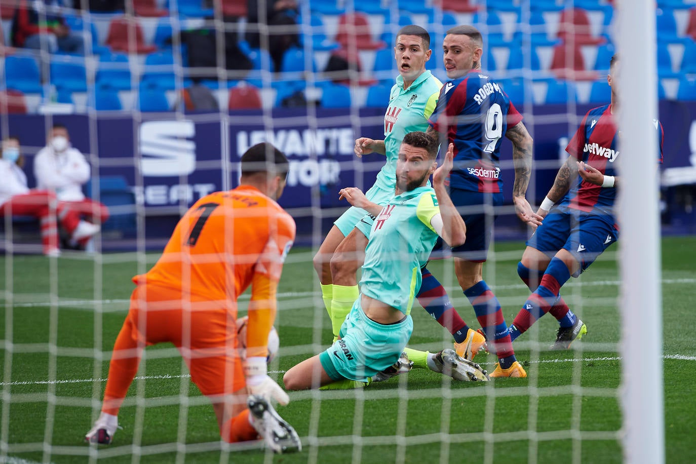 Las jugadas más interesantes del partido entre el Levante y el Granada