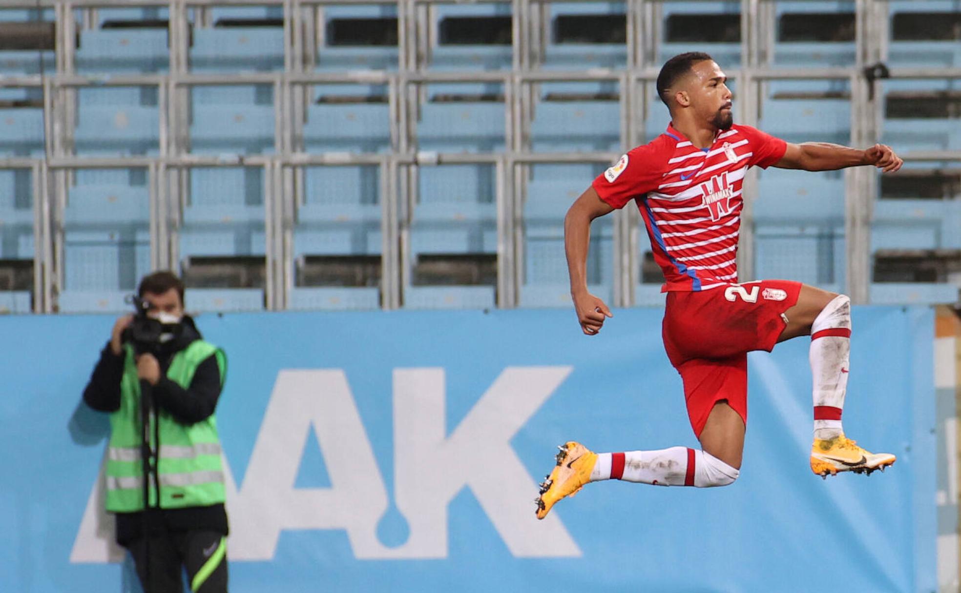 Yangel Herrera celebra uno de los goles del Granada en Malmö. 
