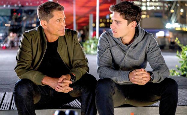 Rob Lowe, como Owen Strand, con su hijo en la ficción, al que da vida Ronen Rubenstein.