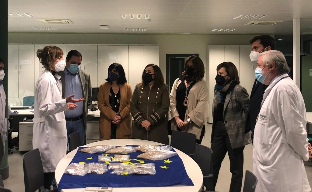 Visita de la delegada del Gobierno de España en Andalucía a Andaltec, en Martos.