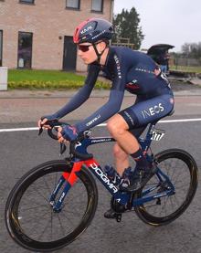 Imagen secundaria 2 - Carlos Rodríguez, en tres momentos distintos del pasado Tour de la Provenza, donde acabó 17º de la general final y donde protagonizó una gran subida al Mount Ventoux (imagen inferior izquierda) y con la que ha llamado la atención del pelotón internacional con tan solo 20 años.